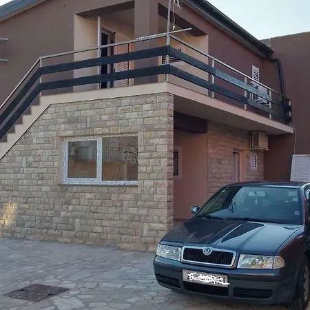 Apartment Lili Vir