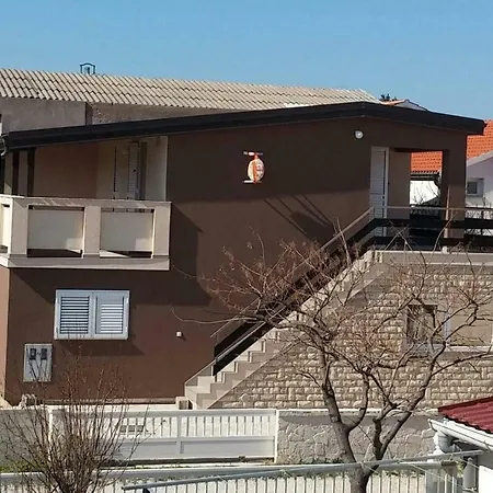 Lili Apartman *